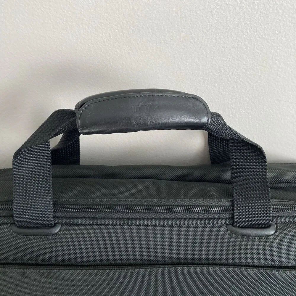 Tumi 22